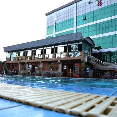 La Grande Hotel Kampala Buitenkant foto