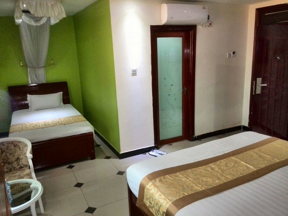 La Grande Hotel Kampala Buitenkant foto