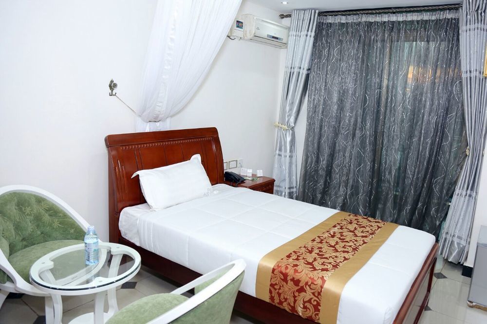 La Grande Hotel Kampala Buitenkant foto
