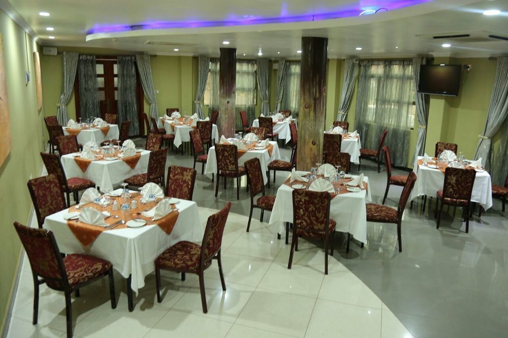 La Grande Hotel Kampala Buitenkant foto