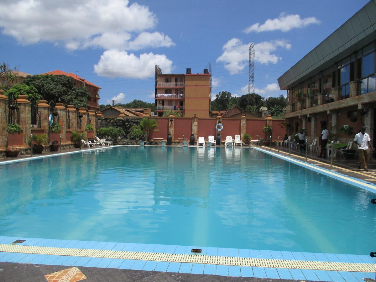 La Grande Hotel Kampala Buitenkant foto