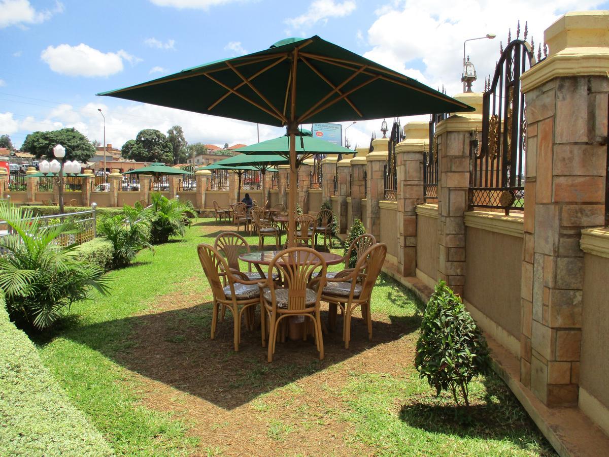 La Grande Hotel Kampala Buitenkant foto