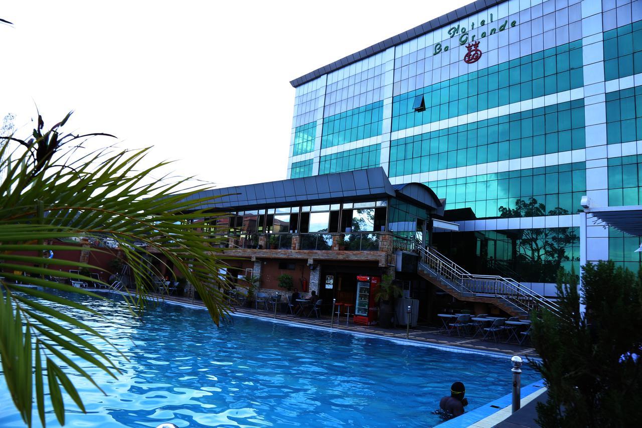 La Grande Hotel Kampala Buitenkant foto
