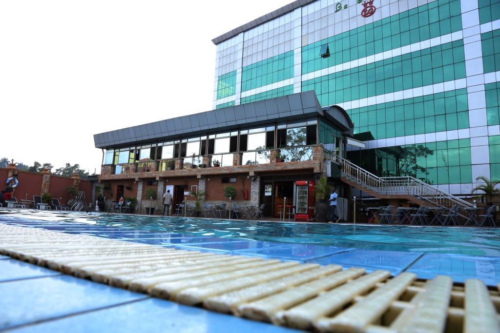 La Grande Hotel Kampala Buitenkant foto