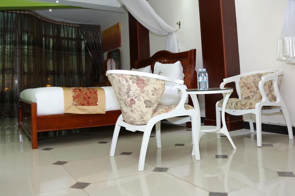 La Grande Hotel Kampala Buitenkant foto