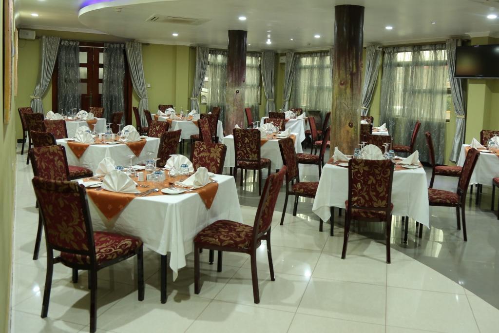 La Grande Hotel Kampala Buitenkant foto