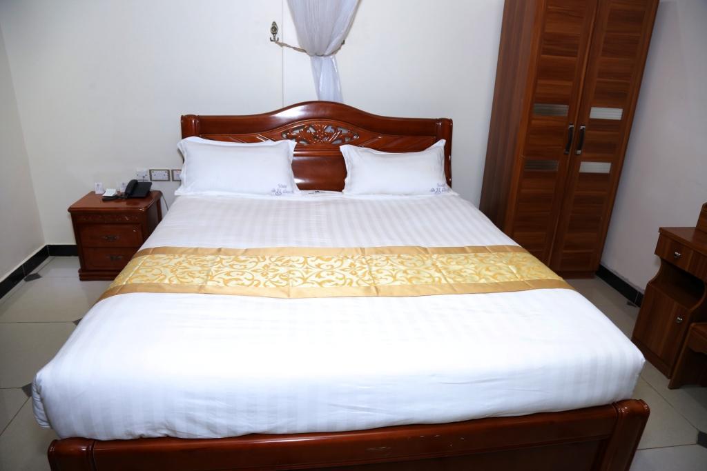 La Grande Hotel Kampala Buitenkant foto