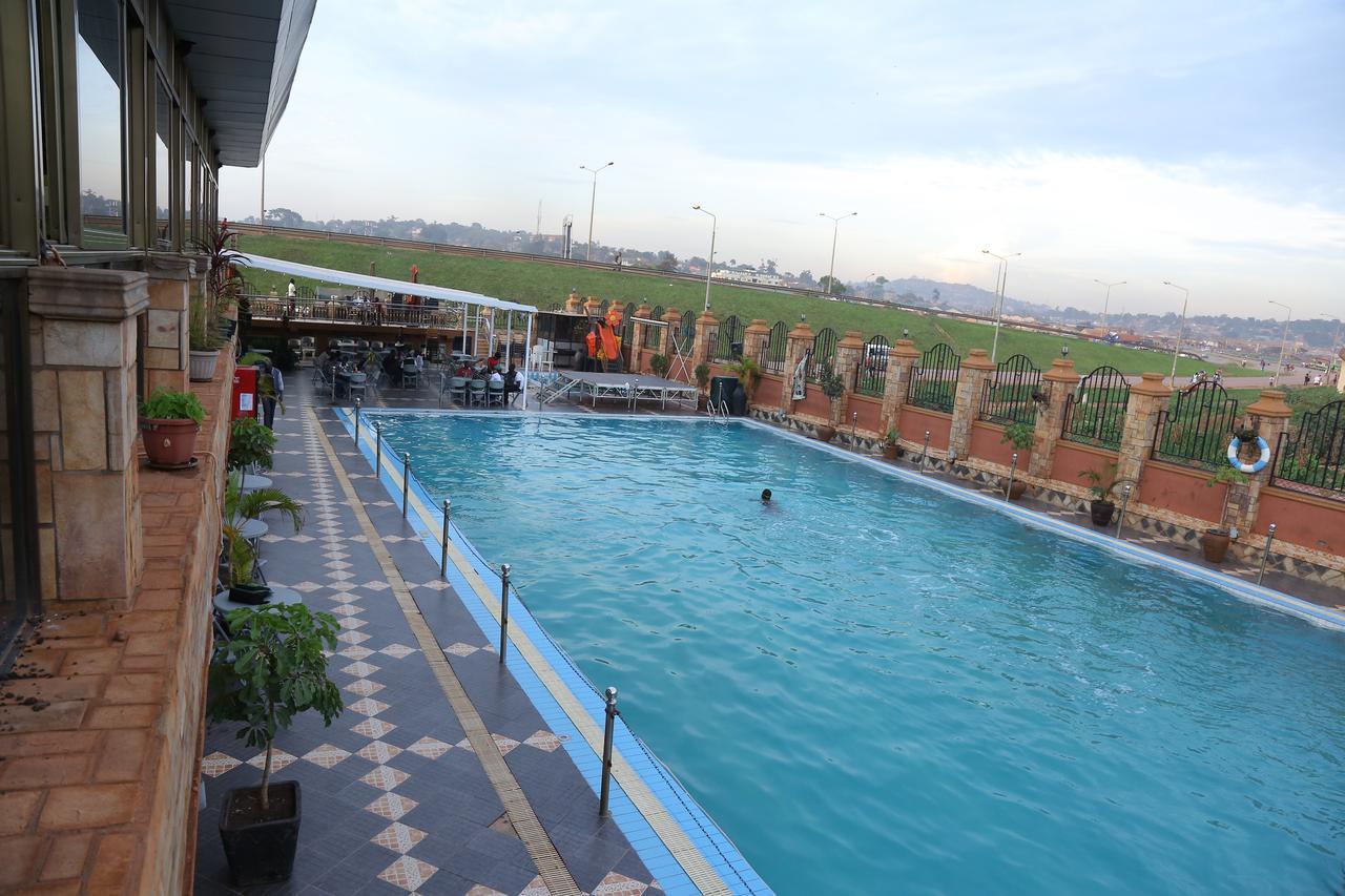 La Grande Hotel Kampala Buitenkant foto